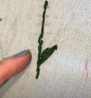 talla bordado en verde oscuro