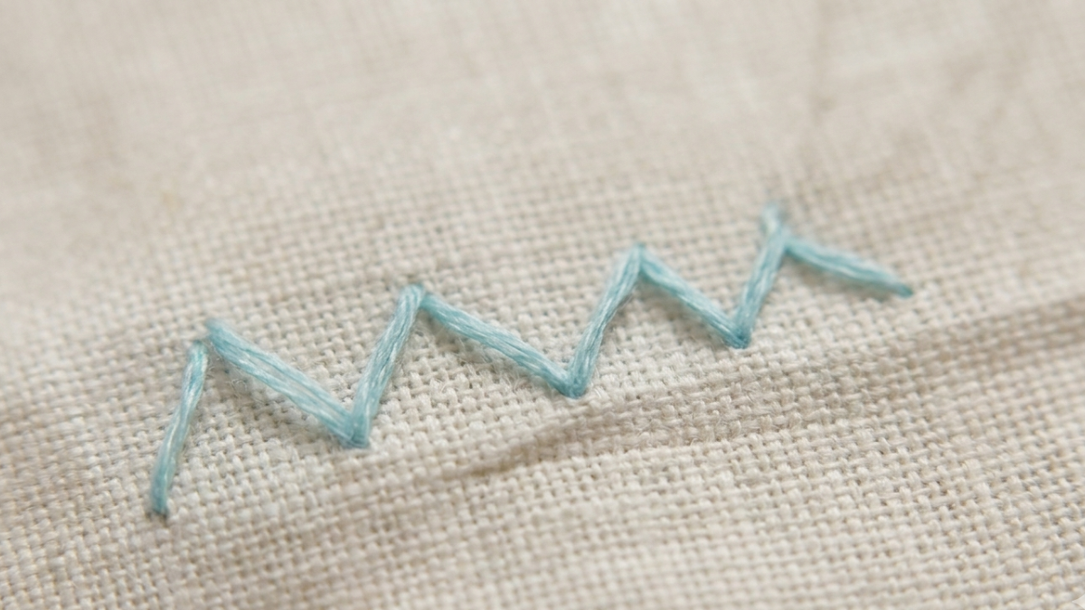 cómo hacer bordado en zigzag